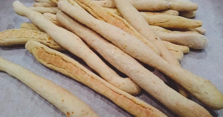🥣Αυτά τα #κριτσίνια πέρα του ότι είναι μια πανευκολότατη συνταγή που σου λύνουν τα χέρια κάθε φορά που θες ένα γρήγορο σχολικό σνακ, μπορούν να συνδυαστούν με πολλές τροφές όπως ένα αυγουλάκι ή το #παριζάκι που είδαμε χτες και να γίνουν ένα πλήρες δεκατιανό.🥄 Τα βασικά υλικά που χρειαζόμαστε είναι αλεύρι, ελαιόλαδο, ζάχαρη, μπέικιν, αλάτι και νερό για τη βασική συνταγή αλλά μπορούμε να παίξουμε και με διάφορες γεμίσεις και να έχουμε πολλές γεύσεις!Δείτε τη συνταγή στο bio μαςRecipe link in bio📸 @litsazarifi #dairyfree #homemade #schoolsnacks #breadsticks #easymade #foodblogger #recipes #foodphotography #easyrecipes #kidsmenu #schoollunch #schoolideas