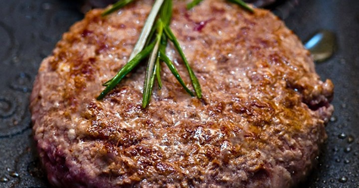 🥣Η πιο εύκολη συνταγή ever για το πιο νόστιμο #burger στο μαντέμι! Και #glutenfree και #eggfree και #grainfree και #nutsfree και ό,τι πρέπει για τα παιδιά!🥄 Τα υλικά που χρειαζόμαστε είναι κιμάς ζυγούρι και αλάτι, πιπέρι, ρίγανη.➡Δείτε τη συνταγή στο bio μαςRecipe link in bio#dairyfree #homemade #burger #skillet #meatlover #kidsmenu #glutenfree #grainfree #eggfree #nutsfree #easymade #foodblogger #recipes #foodphotography #easyrecipes #tastemade