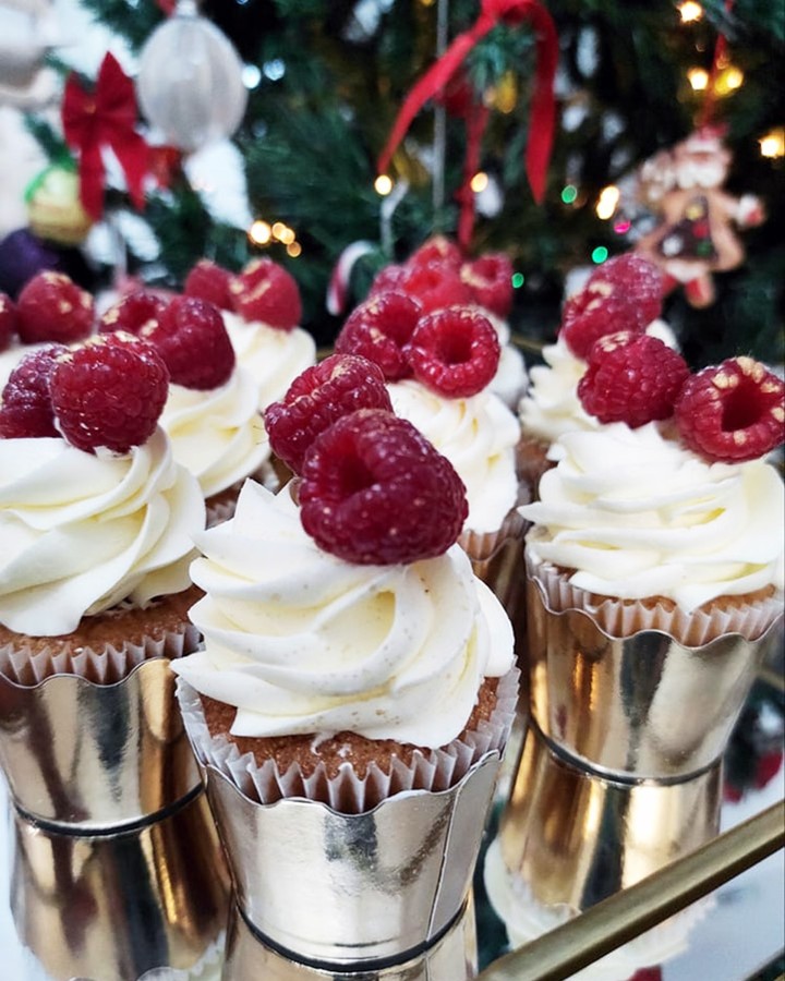 ⭐️ Νέα συνταγή στο blog!🥣Φανταστικά γευστικά cupcakes βανίλιας με επικάλυψη βανίλιας!🥄Τα υλικά που χρειαζόμαστε είναι αλεύρι, λάδι καρύδας, ζάχαρη, φυτικό γάλα, εκχύλισμα βανίλιας και αυγό. Δείτε τη συνταγή στο bio μαςRecipe link in bio📸 @litsazarifi #dairyfree #newrecipe #homemade #cupcakes #easymade #foodblogger #recipes #foodphotography #dessert #foodfantasy #foodstagram #easyrecipes #cakedecorating #frosting #sweets