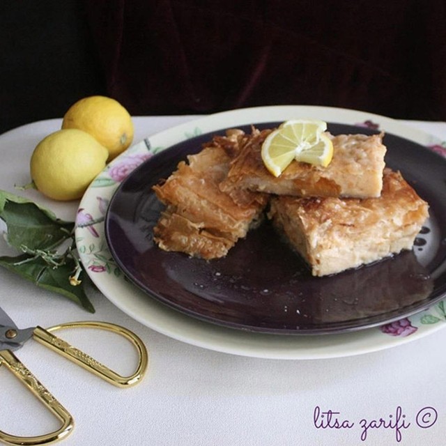 🥣Αυτή την εβδομάδα η παράδοση θέλει να φτιάχνουμε για γλυκό #γαλακτομπούρεκο!Τι θα πει περιέχει γάλα και βούτυρο και εμείς δεν μπορούμε να το φτιάξουμε; Φυσικά και μπορούμε να φτιάξουμε γαλακτομπούρεκο χωρίς γαλακτοκομικά!Το πιο νόστιμο από όλα!🥄 Τα υλικά που χρειαζόμαστε σιμιγδάλι, γάλα αμυγδάλου, ελαιόλαδο, ζάχαρη και αυγά.➡Δείτε τη συνταγή στο bio μαςRecipe link in bio📸 @litsazarifi #dairyfree #homemade #galaktompoureko #carnival2022 #dessert #traditionaldessert #greekfood #greektradition #tastemade #bestrecipes #foodblogger #foodphotography