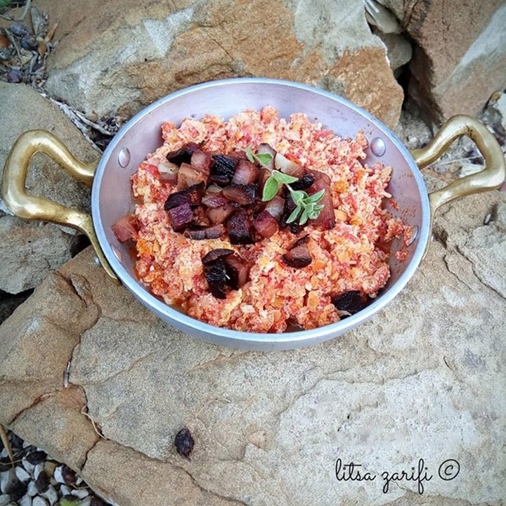 🥣Στραπατσάδα ή καγιανά, όπως και να το πούμε, είναι το απόλυτο καλοκαιρινό φαγητό και πανεύκολο και θρεπτικό!
Και το φτιάχνουμε με παραλλαγή, στραπατσάδα με μπέικον!
🥄Τα υλικά που χρειαζόμαστε τα βρίσκουμε στο Η φύση στο πιάτο μας https://www.fisistopiato.gr/ και στο mpakalikatesen.gr - Βιολογικά Προϊόντα https://shop.mpakalikatesen.gr/el/
➡Δείτε τη συνταγή στο bio μας
Recipe link in bio
📸 @litsazarifi
#dairyfree #strapatsada #summerfood #kidsmenu #homemade #easymade #foodblogger #recipes #foodphotography #foodfantasy #foodstagram #easyrecipes #mealplan #mealtime #glutenfree #tastemade #greekfood #greekcuisine #summertime #familytime
